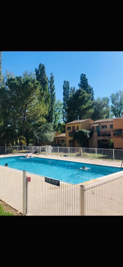 Appartement village 9 en résidence de vacances en Camargue Arles Extérieur photo